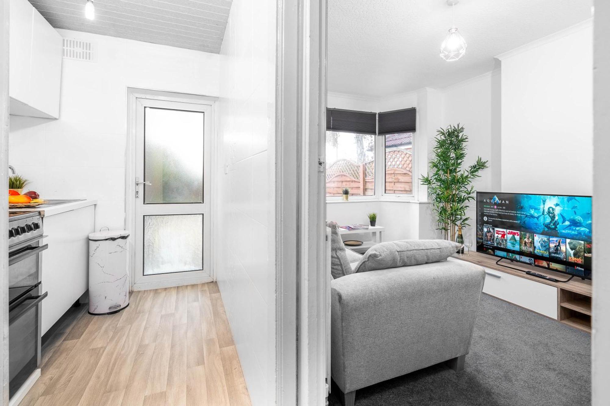 4 Bedroom House - Accommodates 7 - Garden - Parking - Netflix - Wifi - 559T Бирмингам Екстериор снимка