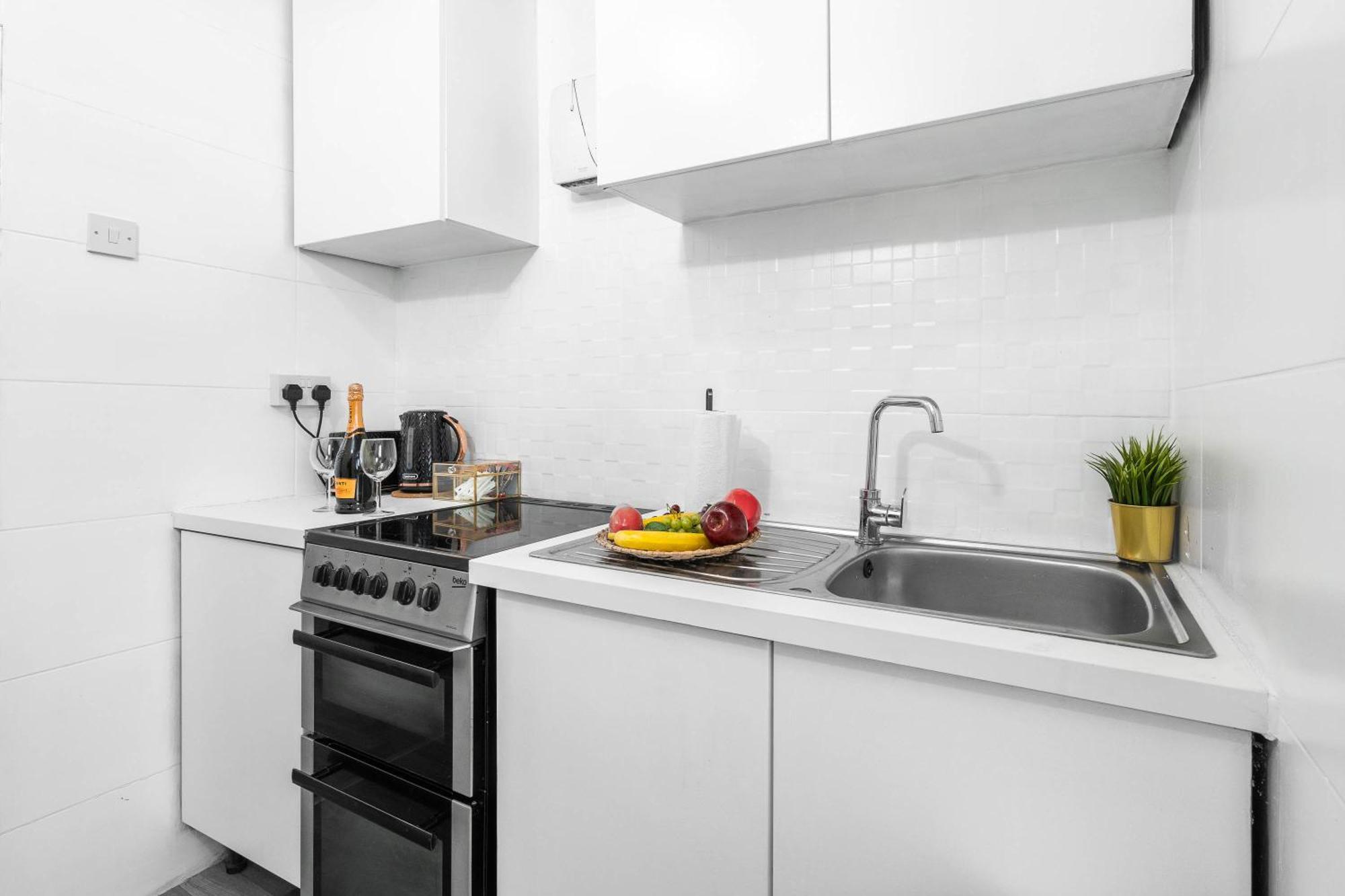 4 Bedroom House - Accommodates 7 - Garden - Parking - Netflix - Wifi - 559T Бирмингам Екстериор снимка