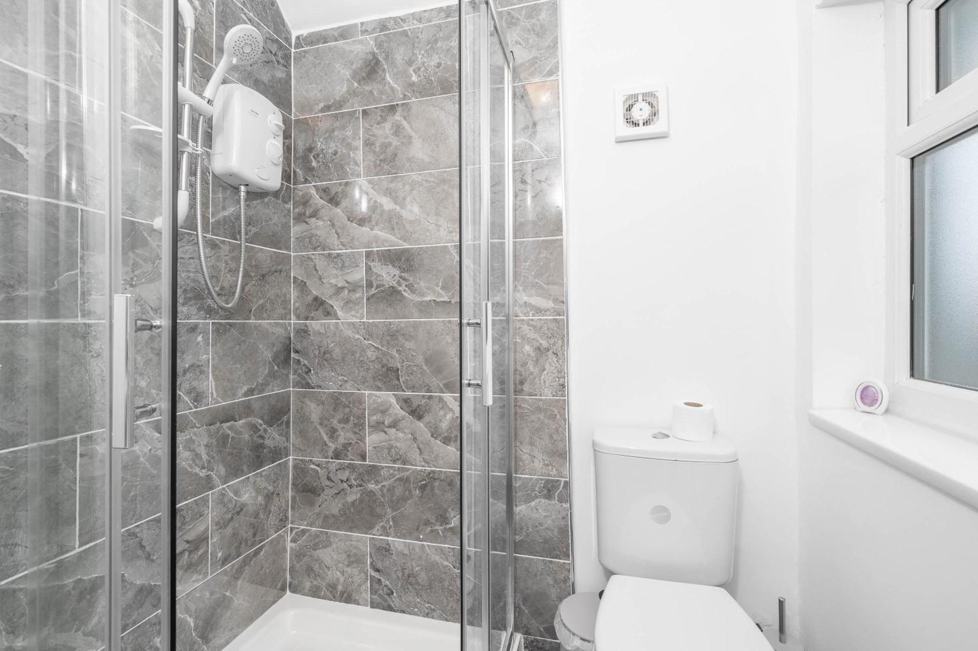 4 Bedroom House - Accommodates 7 - Garden - Parking - Netflix - Wifi - 559T Бирмингам Екстериор снимка